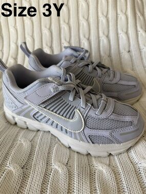 Nike Vomero 5 Sneakers Youth Sz 3 NEW Athletic Running Shoes Hook & Loop Lace-Up
